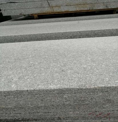 衡阳芝麻灰石材加工 5公分厚广场地铺板 喷沙面防滑地铺石